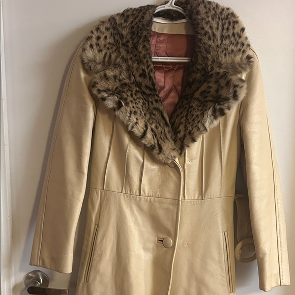 Vintage Rajac Canada Cream Leather Coat with Real Fur Collar - Picture 5 of 16